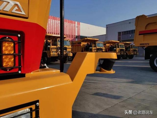 宇通宽体矿用自卸车