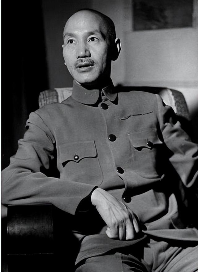 1950年陶峙岳回京，毛主席请他吃饭：我毛泽东的饭与蒋介石比如何