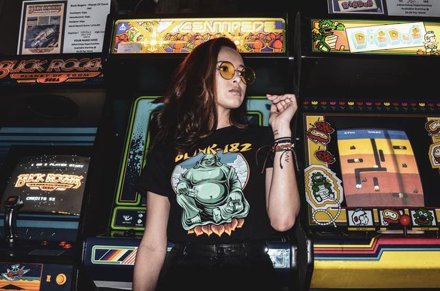 弄鹰女斗游龙txt下载(美人驭苍鹰txt)