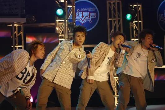 华晨宇与蔡徐坤站在一起_王牌对王牌蔡徐坤华晨宇