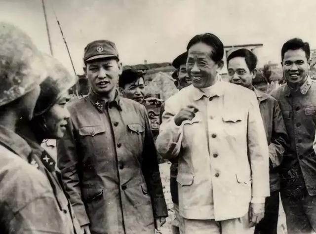 对越反击战，粟裕大将不过72岁，为何却让73岁的许世友挂帅出征？
