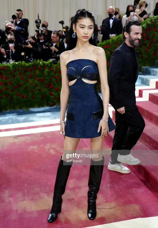 今天全网最关注的事情，我的朋友参加了时尚界的奥斯卡Met Gala