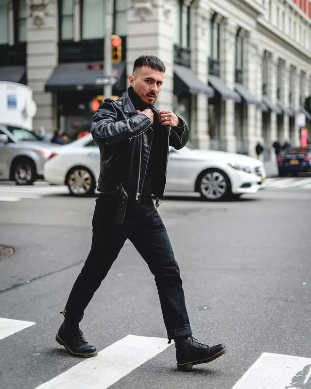 牛仔裤搭配什么鞋子好看男(裤子靴子才是今年的王炸搭配)(8)