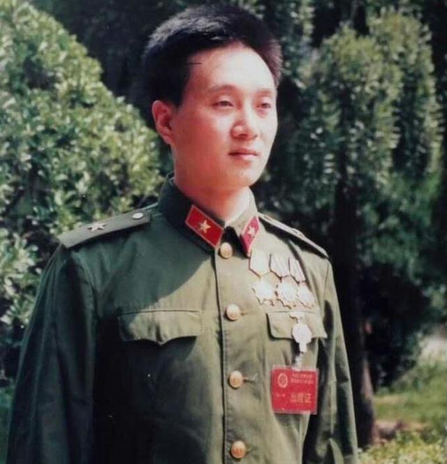 79年对越战争，入伍52天的新兵唐立忠荣获一等功，后来是何军衔？