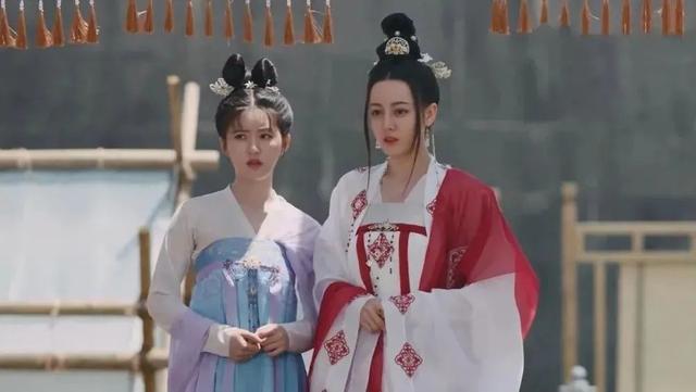 ���µĹ�װ���Ӿ�2020����(2021��������10�������磺��׸��������8����1������Ϊ��������)