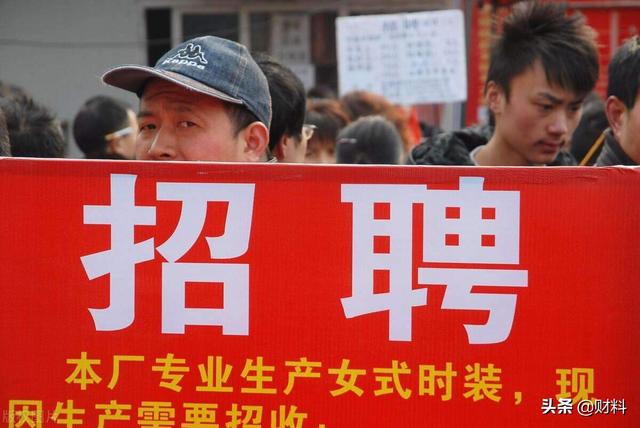 开工潮伴随“用工荒”？开出8000奖金也难招人，年轻人：都是套路