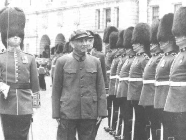1982年，开国上将杨勇咳嗽不止，医生一摸腹部：肝怎么掉下来了？