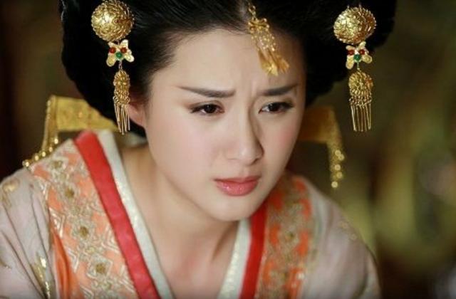 宴会上，吴王阖闾给女儿夹了一块鱼肉，为何女儿看后羞愤自刎？