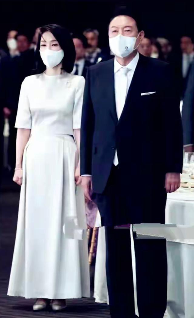 韩国第一夫人火了！颜值气质都好惊艳，穿衣搭配值得妈妈辈借鉴