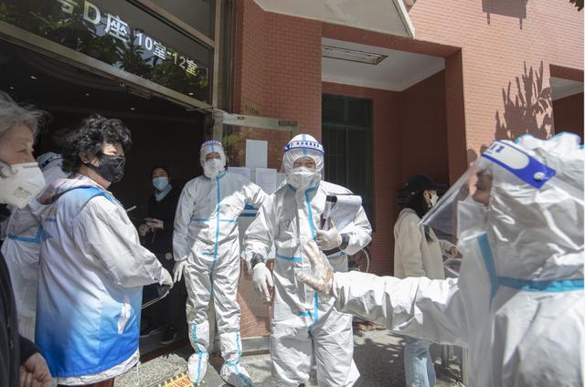 阳性老人求救居委干部回应“失控”