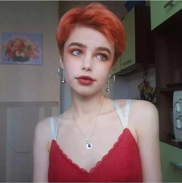 短刘海发型女(短刘海发型女教程)-天晟网