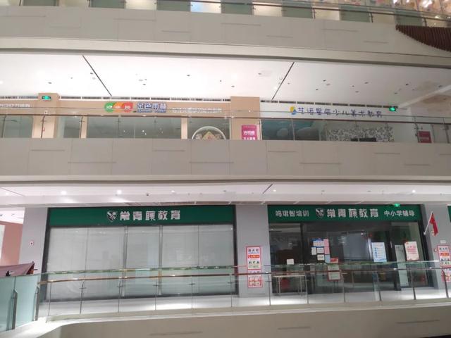 某东、某滴、某赞等巨头大裁员！员工牌堆满大箱，半层楼都空了