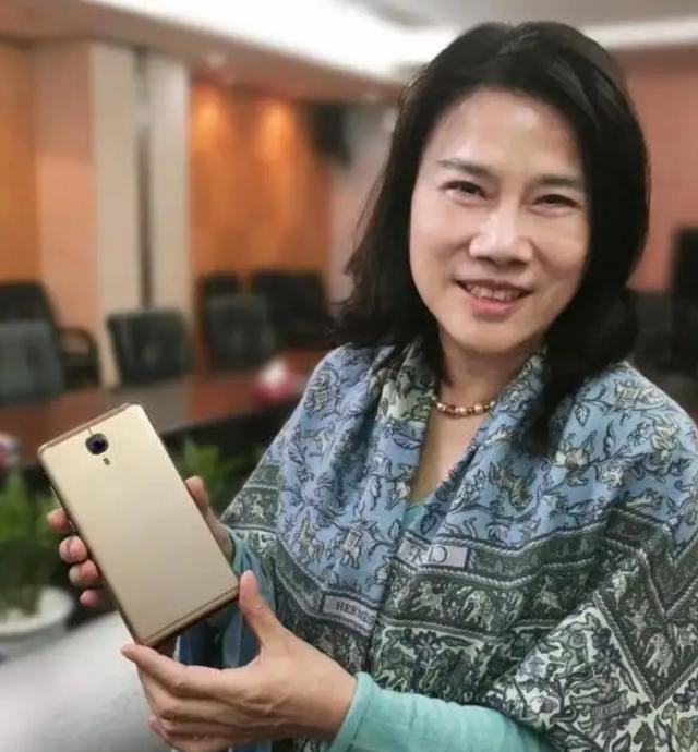 格力手机绝对不算失败！为什么董明珠就是不认输？