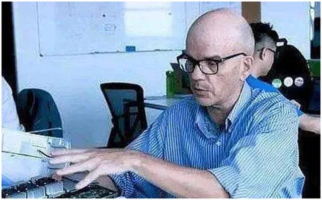 南京大学电子科学与工程学院马展