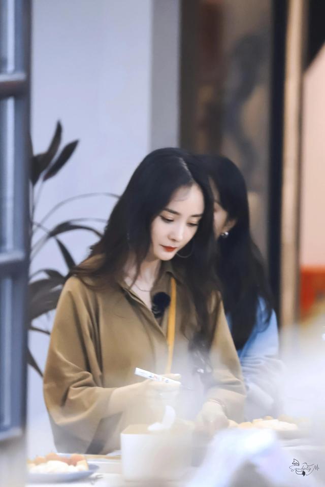 杨幂-这么少女确定是当了妈妈的吗