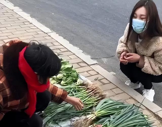 大衣哥儿子再次订婚，女方年轻漂亮，希望不会是下一个陈亚楠