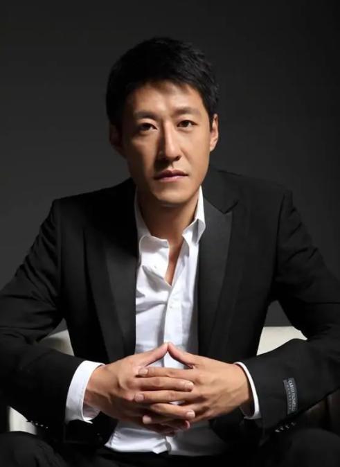 抖音里的“名利场”:刘德华二破纪录,吴启华入驻获半个港圈助力