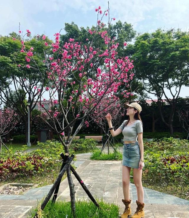 陈若仪高调探班，和林心如大方合影，两人颜值成为对比版