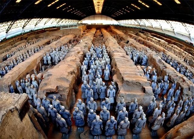 1996年，中德双方对秦始皇陵核磁扫描，发现了一个巨大陪葬坑