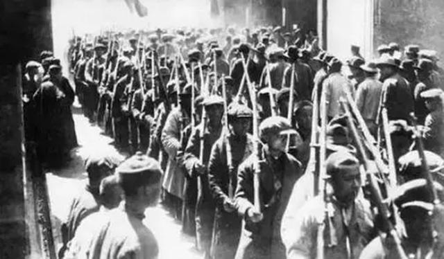 1950年，黄克诚任职湖南，认出一干部是井冈山战友，审查后枪决