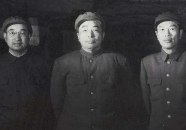 1952年彭德怀回国，邓华请求粟裕接替总指挥，毛主席为何拒绝？