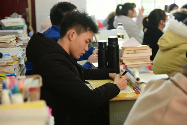 中小学生迎来新消息，教育部官宣9月份开启，家长：是来救我们的
