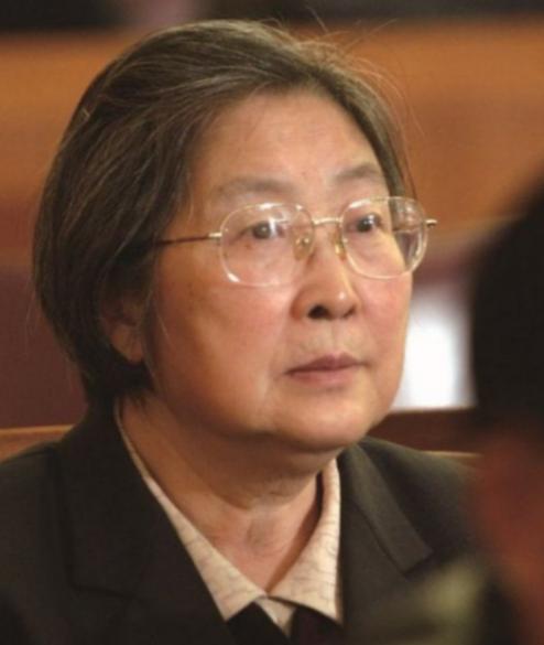 76年毛主席逝世后，中央得知李敏未能守灵，特意为其设置主席灵堂