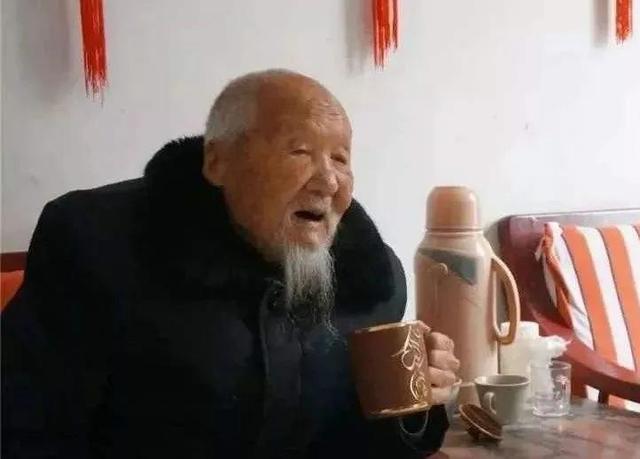 118岁“小村寿王”养生秘诀：5个习惯，颐养天年