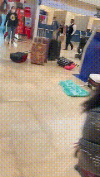 墨西哥坎昆机场疑爆枪击 旅客疯逃 多人被踩踏 秩序失控