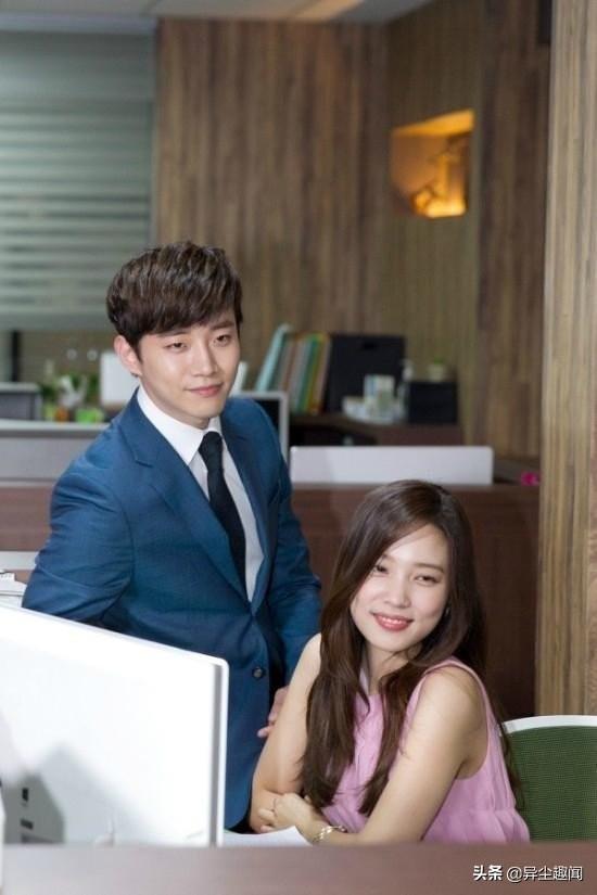 �ڶ���ѧ�ĺ�������Ů(����ѧ��Ů����������У����ϵ��ҵ����Ӣ���ǵ���ѧ��)