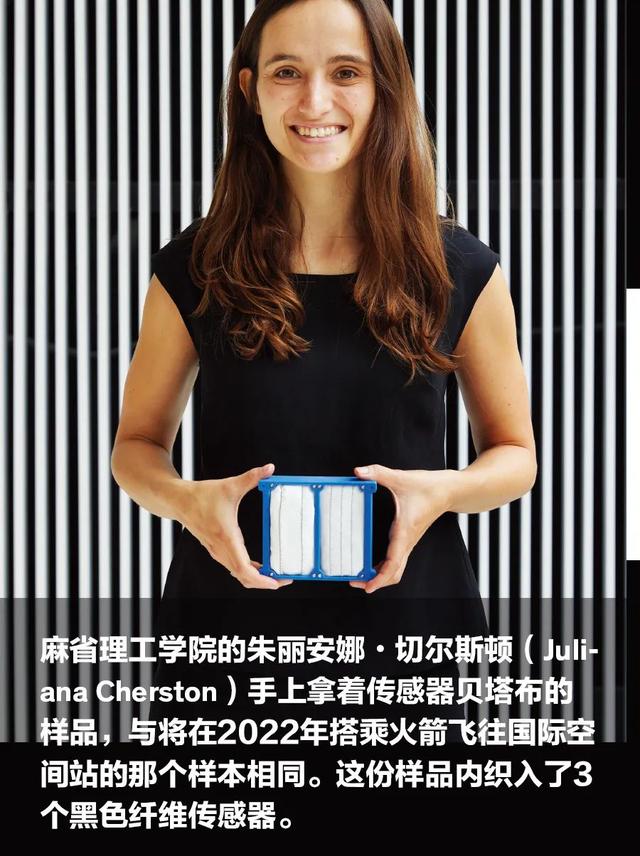 穿着智能“太空服”的宇宙飞船