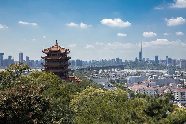 近30年，武汉只领先了成都2年，这30年武汉都经历了什么？