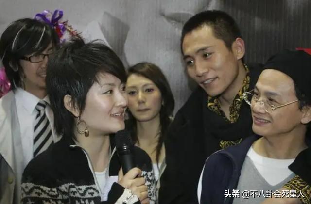 当明星与前任重逢，有人尴尬，有人偷看，还有人哭了