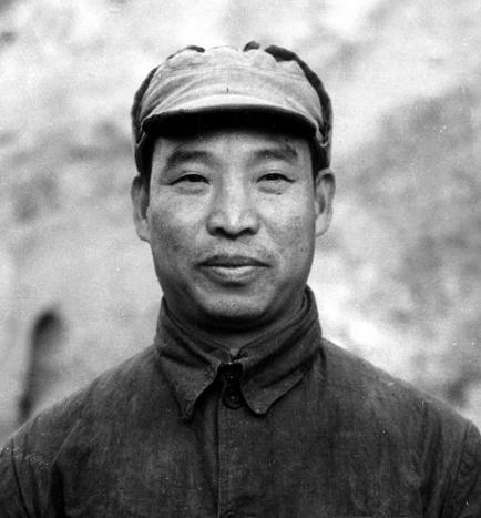 他受主席两次重托，81岁成正国级，晚年评价毛主席：永远的领袖