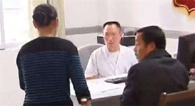 丈夫去世待火化，次日穿着寿衣坐在客厅，妻子：谁还敢跟他一起住
