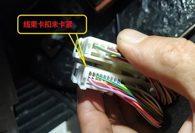汽车srs灯亮了是什么原因(轿车上的srs灯亮了)