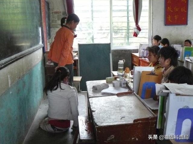 河南无腿女孩王娟：6岁失去双腿，靠单手走进大学，如今怎么样了