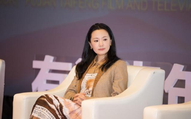 想不到2022年一开始，殷桃和袁泉，就给娱乐圈许多演员，做了表率