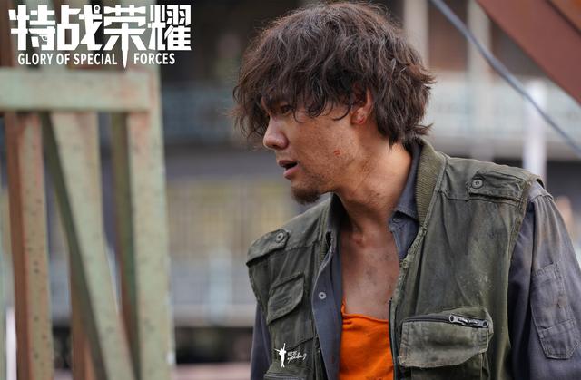 特战荣耀：燕破岳被俘，一个举动暴露卧底，无意间帮了刑天两个忙
