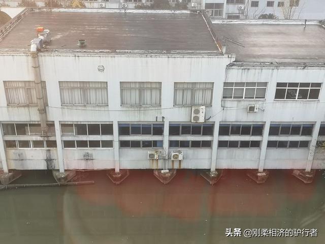 年末了，舉家住到了酒店，爲啥？2021年末我們的隔離生活一