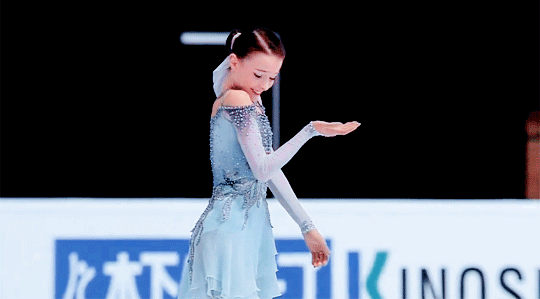 冬奥会开始12天，这10个“冰美人”屡成焦点，有人获评：冰舞神颜