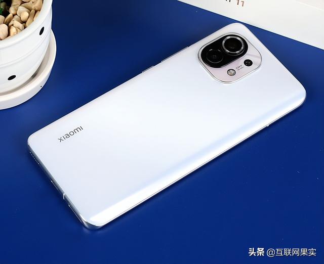 12GB+256GB+2K屏，如今跌价1230元，顶配旗舰跌至新低，加速退场