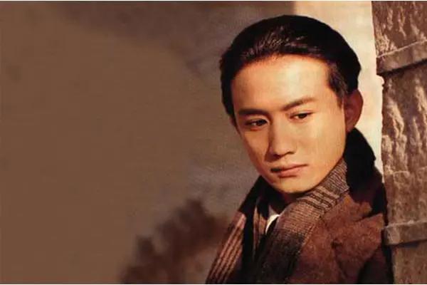 惹怒宋佳，抱黄磊大腿，25岁就结婚生子的海清，为何这么“狂”？