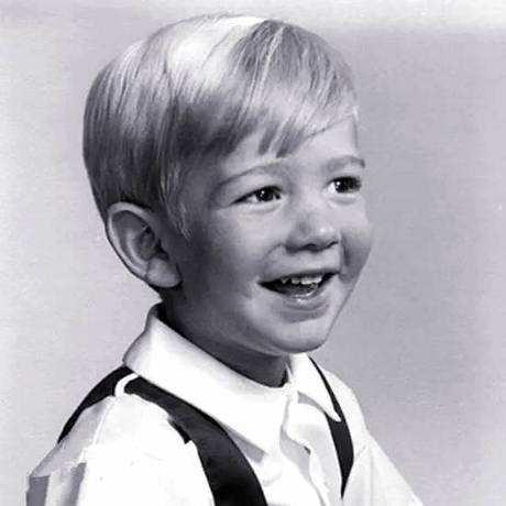 世界首富对中国养女"太严厉"：每月强制消费140万，不花光就生气