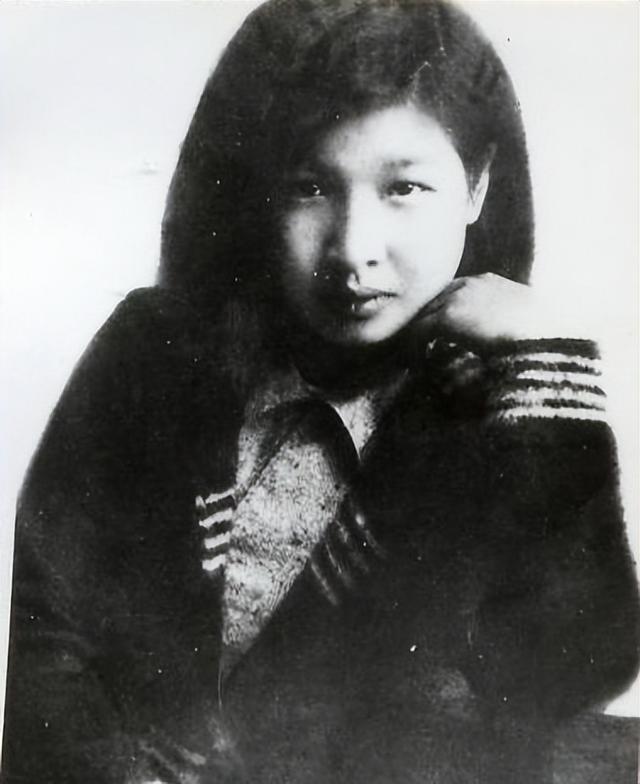 84年贺子珍病逝，后事安排成难题，邓小平一锤定音，做出两条批示