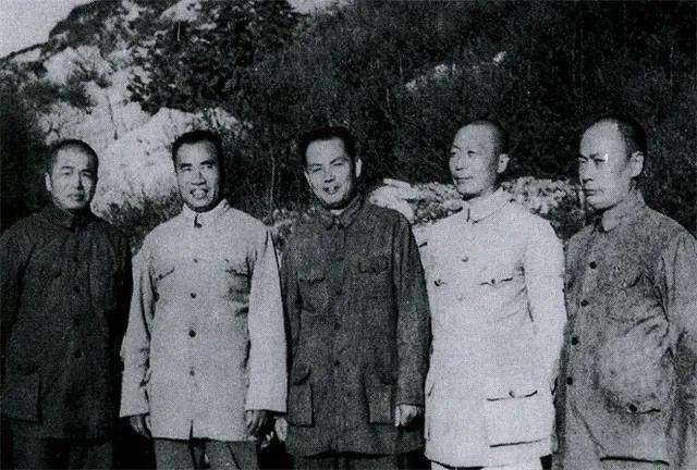 彭德怀临终前，恳请求见朱德一面却未如愿朱德大喊：人都要死了￼