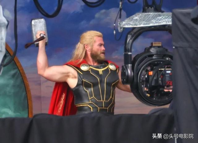女雷神现身！《雷神4》首发预告，星爵承包笑点，三大影帝没露面