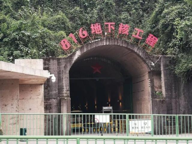 看到在乌克兰发生的一切后，我们更深刻地认识到了毛主席的伟大