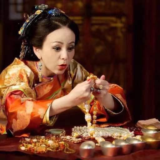 谁跳舞穿的少——谁跳舞很魅惑