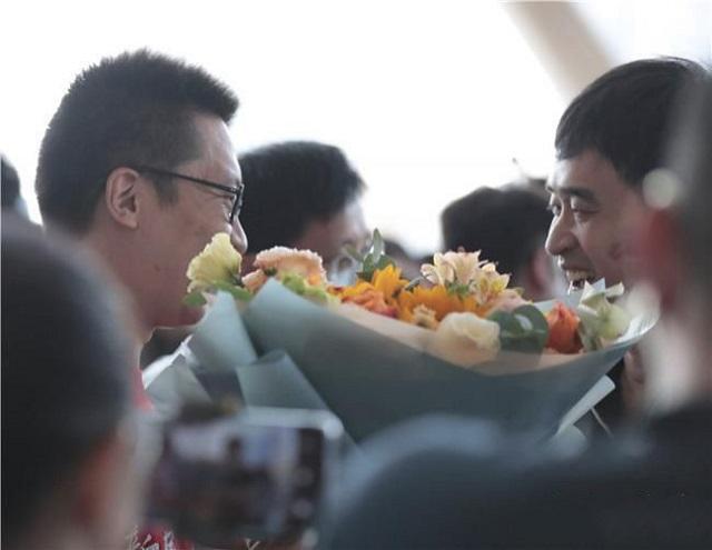 首批新冠幸存者：含泪捐献父亲遗体，20天抢救瘦了40斤